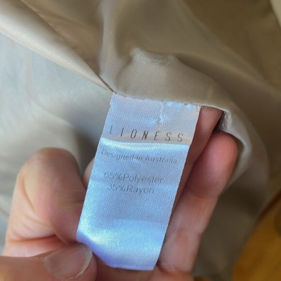 Oversized Tan Lioness Blazer Academia Gossip Girl Minimalist sz Small - Picture 3 of 4